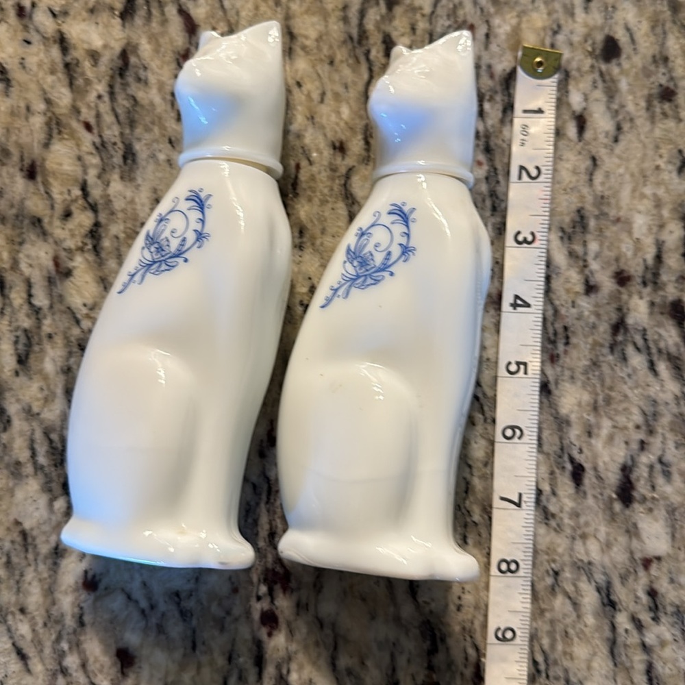 Vintage Avon White and Blue Cat Glass Cologne Bottles - Picture 5 of 6